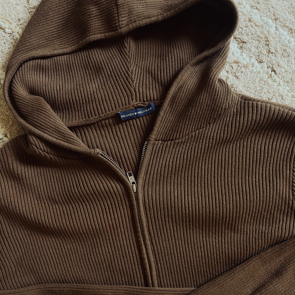 Brandy Melville Cropped Hoodie - Picture 2 of 3